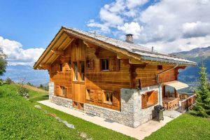 Escape to the Mountains: Top 5 Luxury Chalets to Rent